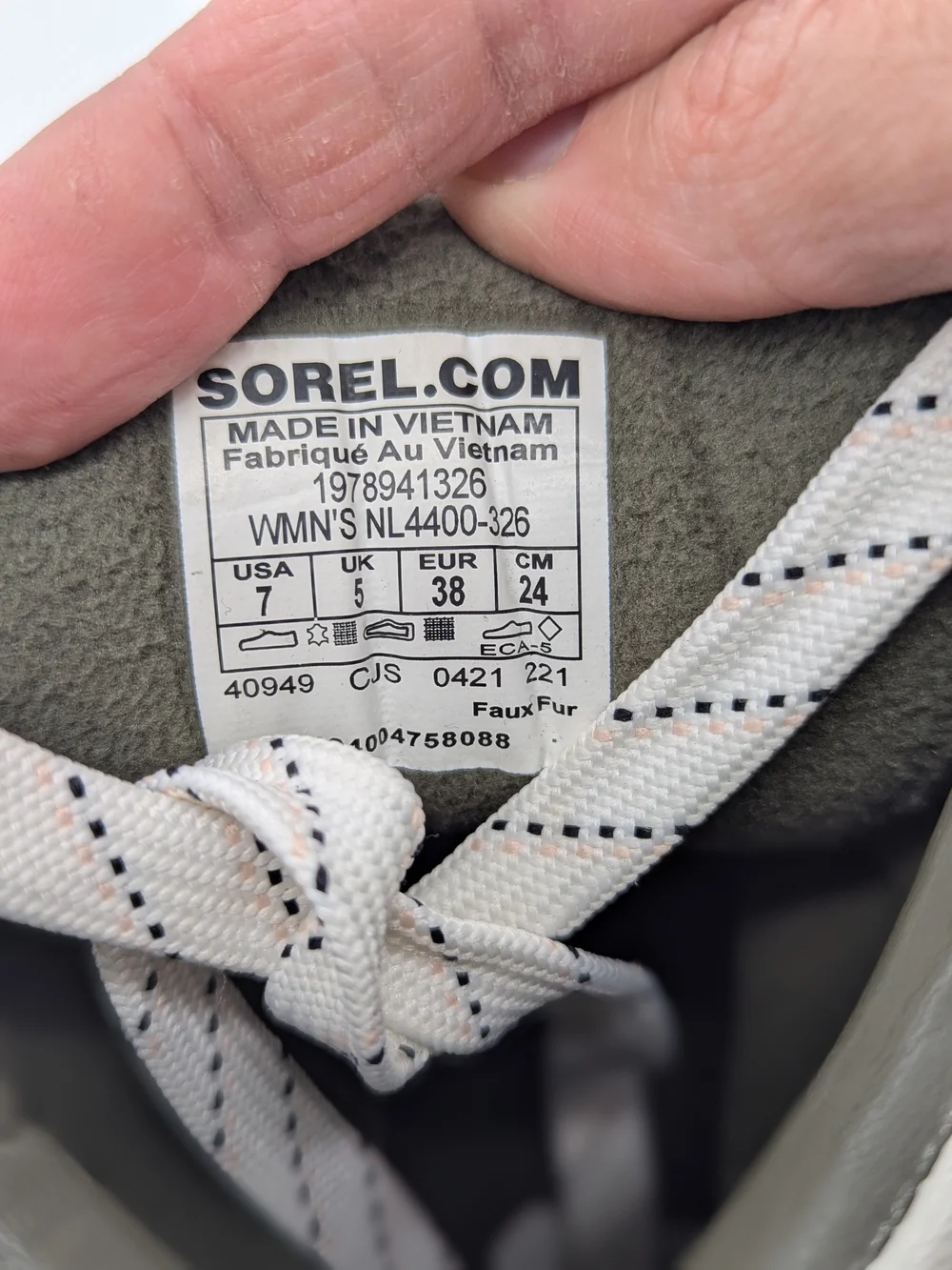 Sorel Women's Kinetic Renegrade Conquest Sneaker Boot Alpine Black Size 7